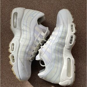 NIKE • Nike Air Max 95 • White • Size 8.5